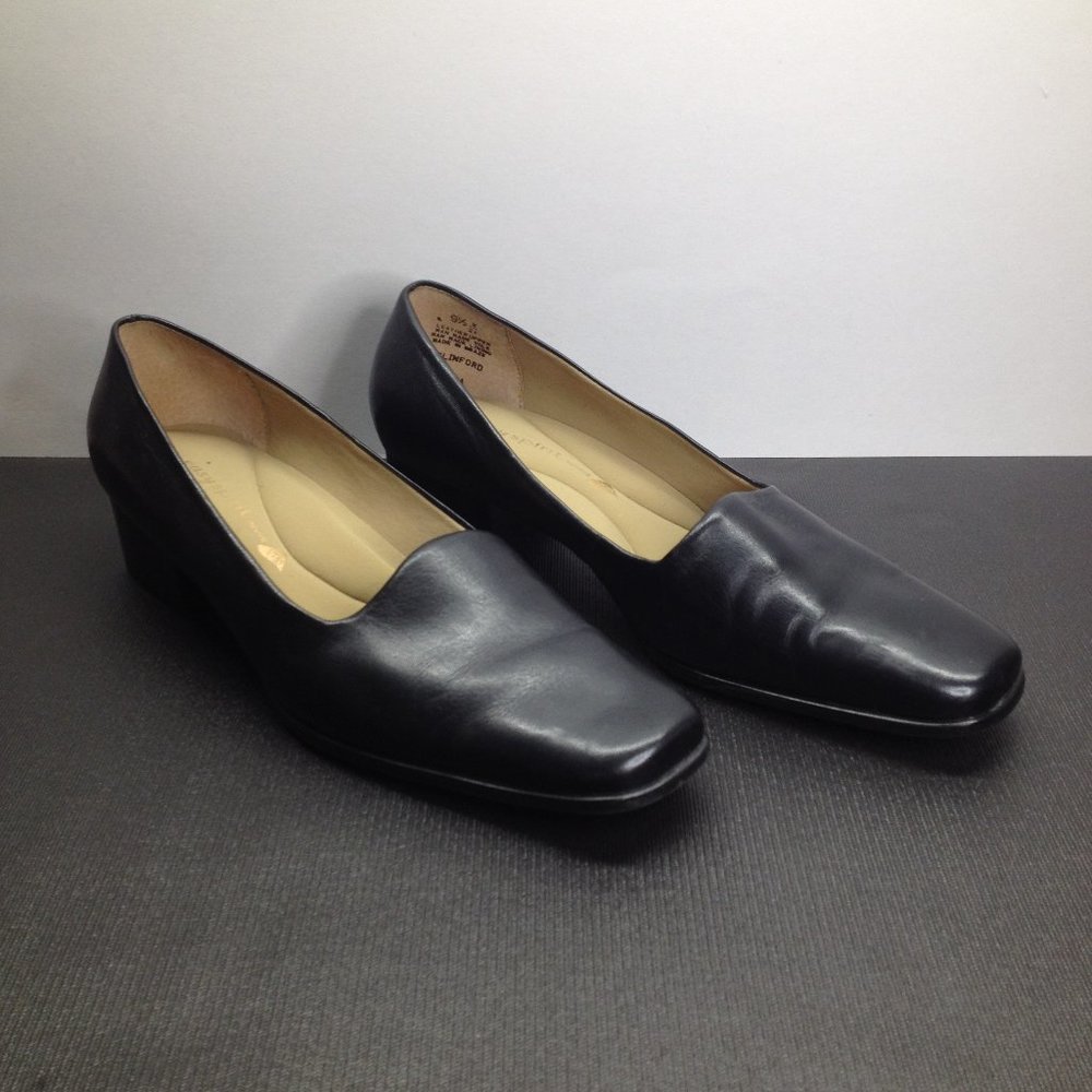 Ladies Dark Black Easy Spirit Healed Slip-on Size 9.5
